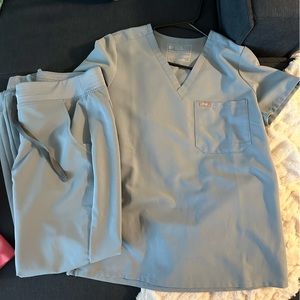 Figs dusty blue small scrub set